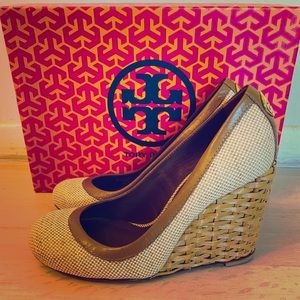 Tory Burch summer Sandal, worn 2-3 times inside